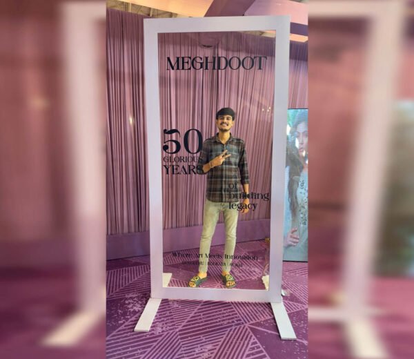 Magazine Photo Booth - Image 2