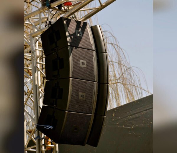 Line array - JBL VRX Rental - Image 8