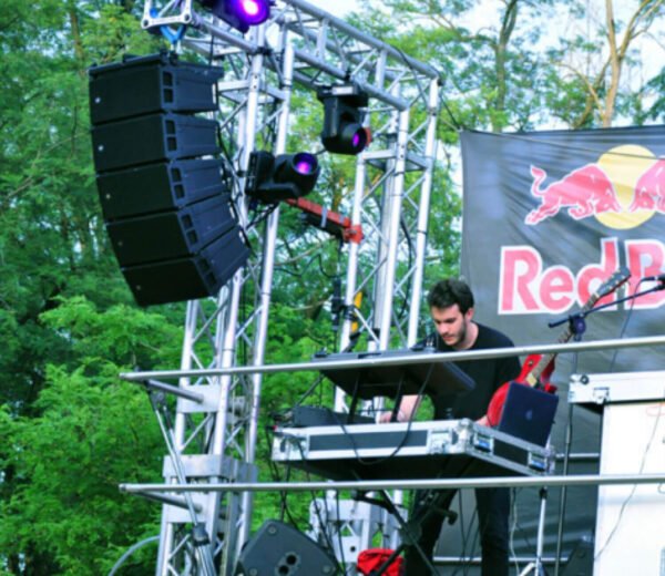 Line array - RCF HDL 20A rental - Image 6