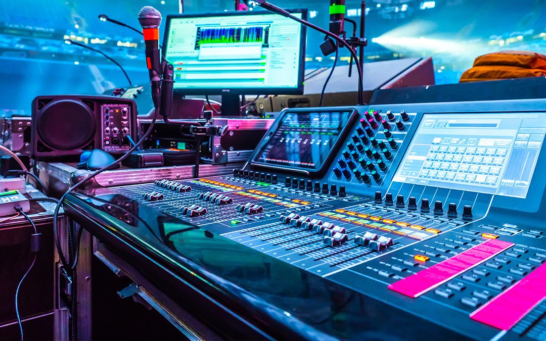 Read more about the article Latest Audio‐Visual & Technology Trends in Event Management